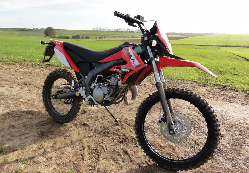 La campagne est le terrain de prédilection de la Gilera RCR