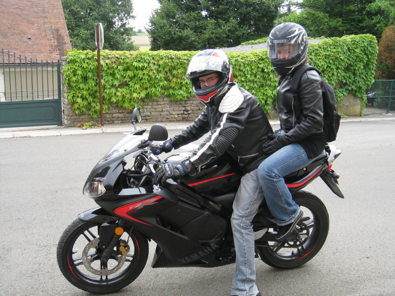 La Yamaha TZR 50 peut accueillir un passager
