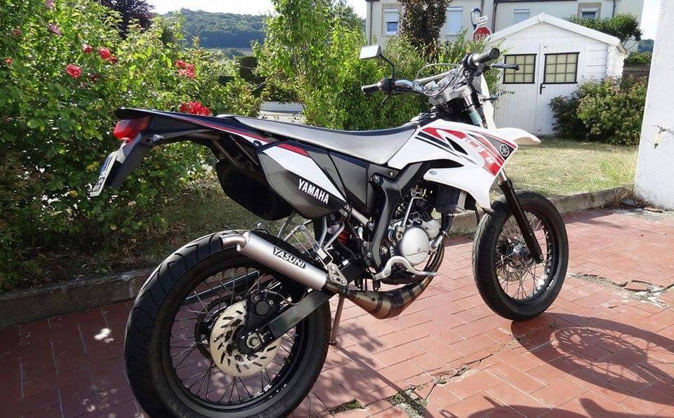 Yamaha DT 50 équipée d'un pot Yasuni R1 avec silencieux Alu