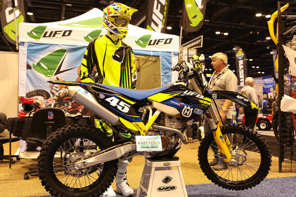 ufo-kit-plastique-cross-plaque-phare-derbi-beta-rieju-yamaha